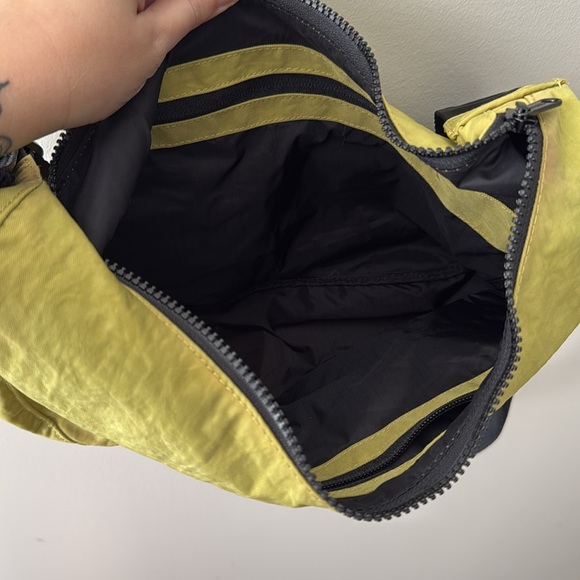 Baggu medium crescent crossbody - Picture 6 of 7